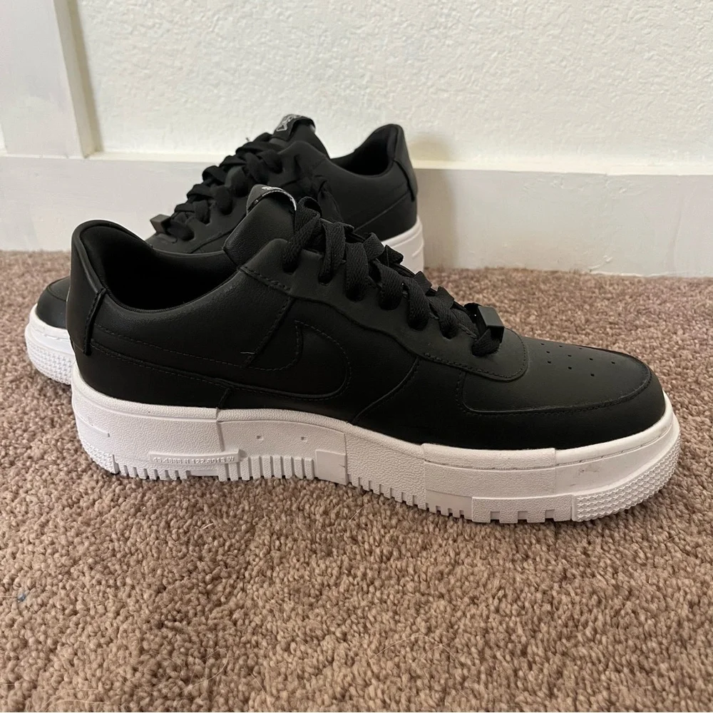 Nike Women's Black and White Sneakers - Picture 5 of 10